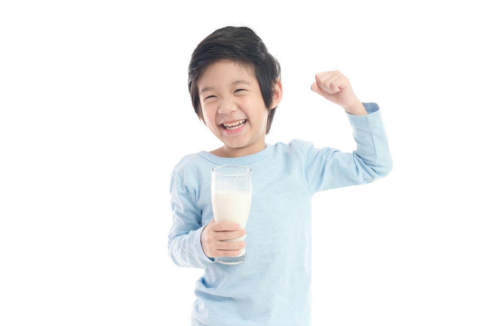 anak minum susu tinggi protein